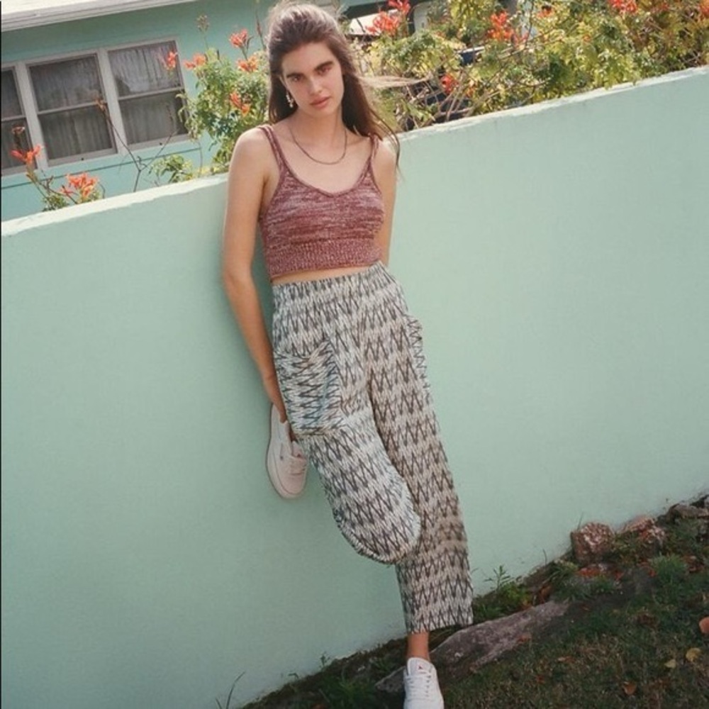 Urban Outfitters Patterned Ankle Pants. 100% Viscose. Size Medium.
